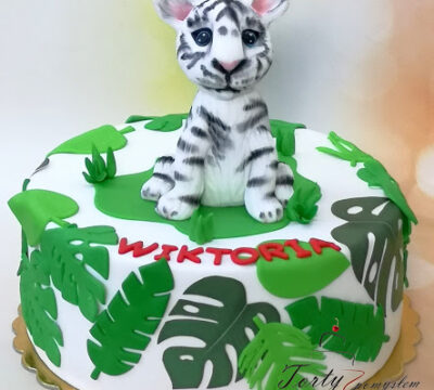 Tort z białym tygryskiem