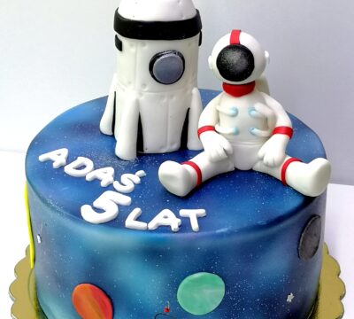 Tort z rakietą i kosmonautą